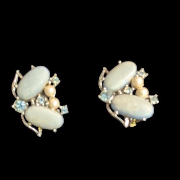 Vintage Clip-On Earrings W/ Blue Oval Cabochons Faux Pearls & Rhinestones On Sil - Picture 6 of 9